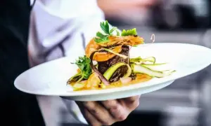 Warszawa: Gdzie zjeść? Przewodnik po najlepszych restauracjach na każdą okazję