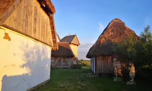 Łęczycka Zagroda Chłopska: Praktyczny przewodnik po skansenie