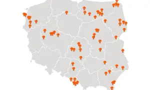 Mapa Polski z zaznaczonymi pomarańczowymi grzybami w różnych regionach.