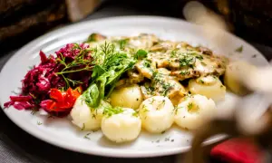 Katowice: Gdzie zjeść? Przewodnik po najlepszych restauracjach i smakach!