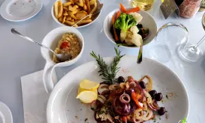 Pafos: Gdzie zjeść dobrze i tanio? Sprawdzone restauracje i meze