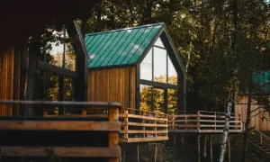 Dolny Śląsk: Domki nad jeziorem z jacuzzi? Znajdź swój raj!
