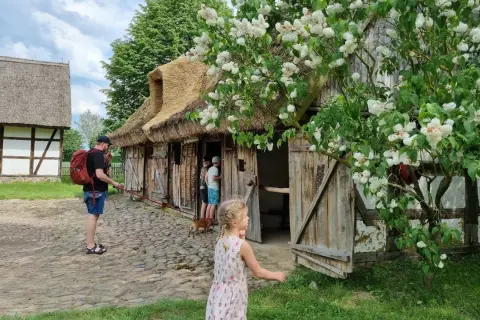 Skansen Dziekanowice: Cennik, godziny, parking. Jak zaoszczędzić?