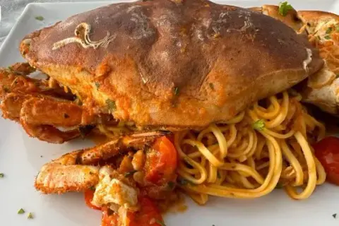 Gdzie zjeść w Polignano a Mare? Przewodnik po smakach i widokach