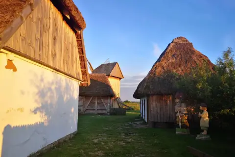Łęczycka Zagroda Chłopska: Praktyczny przewodnik po skansenie