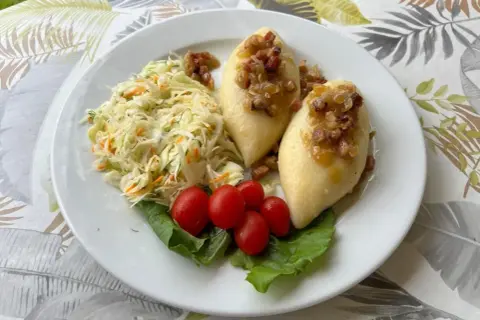 Gdzie zjeść w Mrągowie? Najlepsze ryby, kartacze i kawiarnie