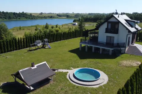 Sprzedaż domu nad jeziorem Kujawsko-Pomorskie: Jak zmaksymalizować zysk?