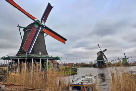Zaanse Schans: Holenderskie wiatraki czy warto? Kompletny przewodnik