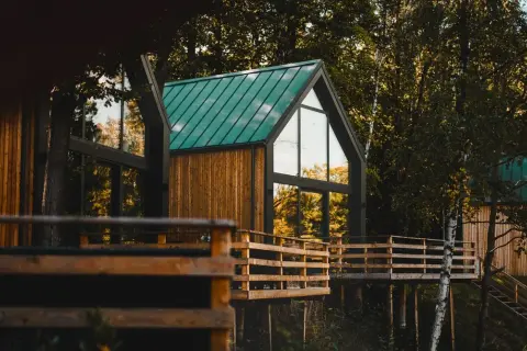 Dolny Śląsk: Domki nad jeziorem z jacuzzi? Znajdź swój raj!