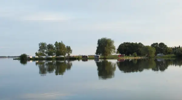 Jezioro Rozkoš (Czechy): Opinie, plaże, atrakcje czy warto jechać?