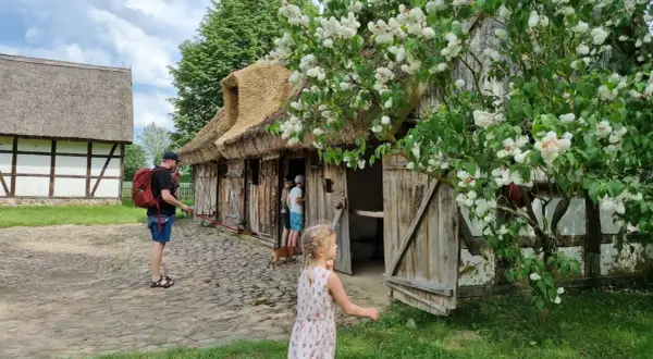 Skansen Dziekanowice: Cennik, godziny, parking. Jak zaoszczędzić?