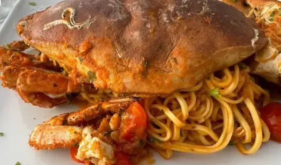Gdzie zjeść w Polignano a Mare? Przewodnik po smakach i widokach