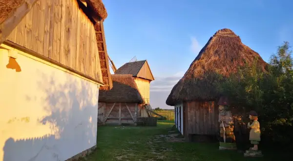 Łęczycka Zagroda Chłopska: Praktyczny przewodnik po skansenie