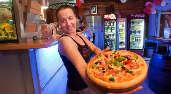 Piotrkowska Łódź: Gdzie zjeść? Restauracje na każdą kieszeń i okazję