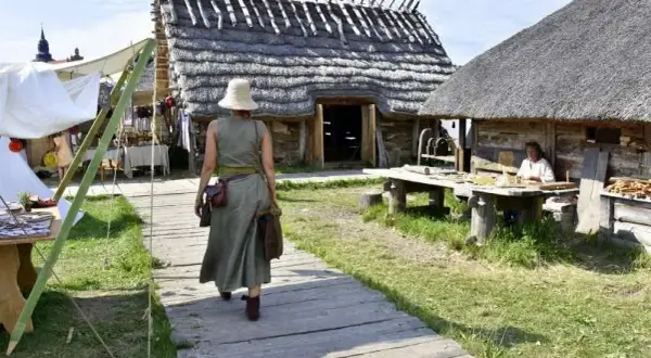 Festiwal i Skansen Słowian i Wikingów Wolin: Jak zaplanować podróż?