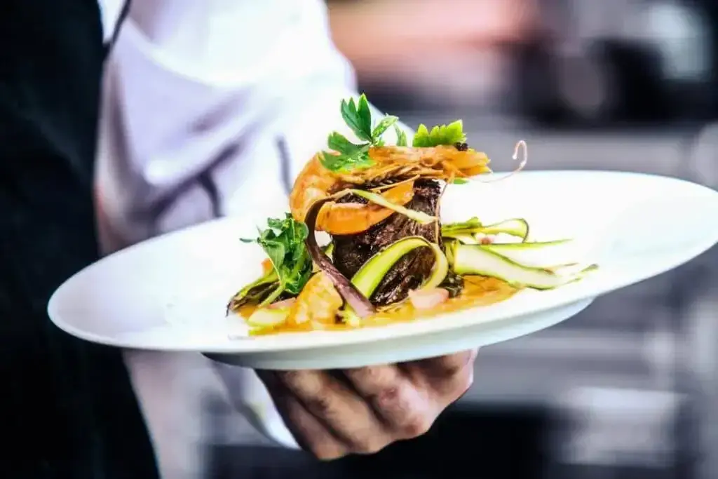 Warszawa: Gdzie zjeść? Przewodnik po najlepszych restauracjach na każdą okazję