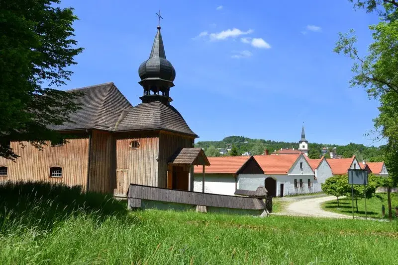 Skansen w Nowym Sączu: Dwie atrakcje w jednym! Kompleksowy przewodnik