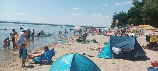 Jezioro Mietkowskie plaża z dziećmi