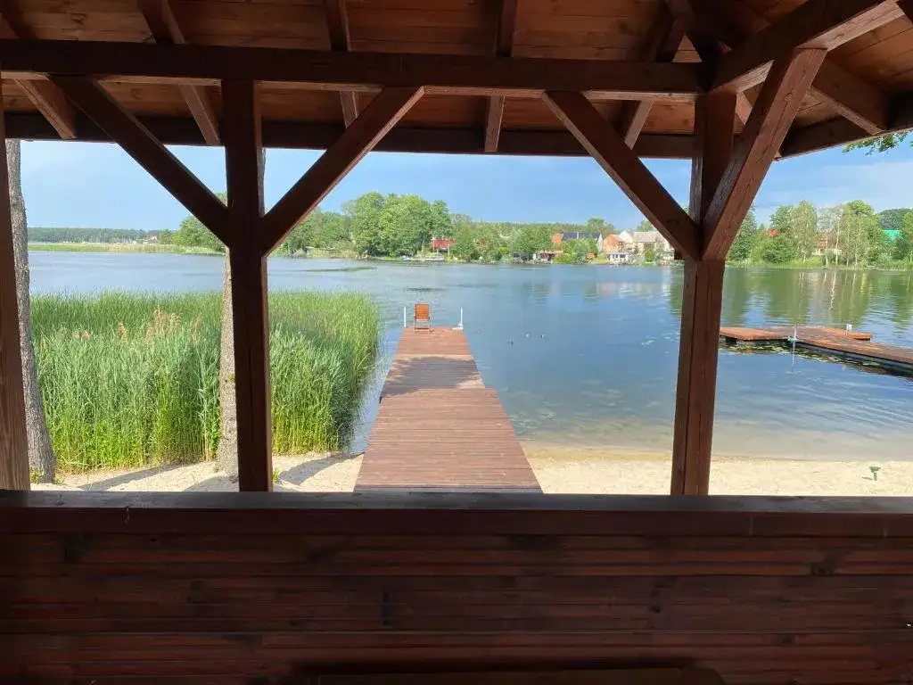 Domek letniskowy z prywatną plażą i pomostem
