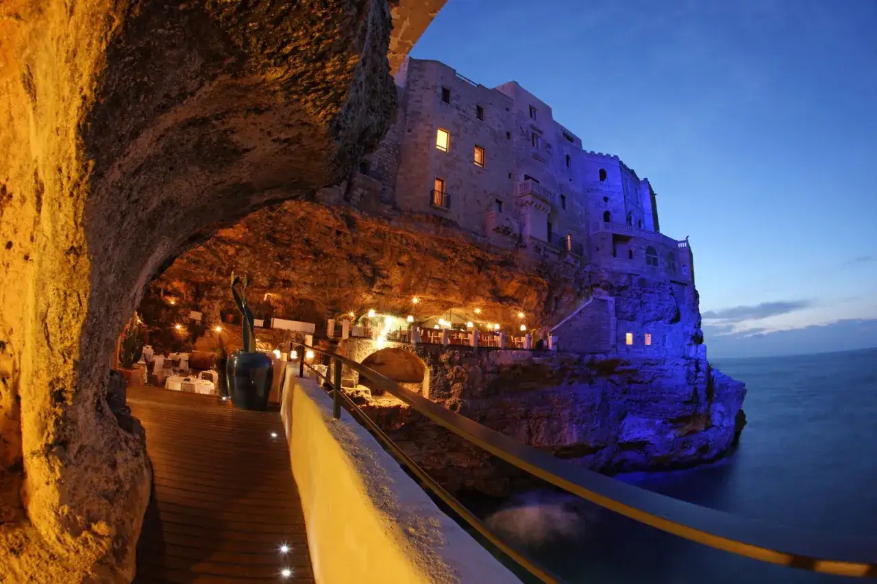 Polignano a Mare restauracja widok na morze