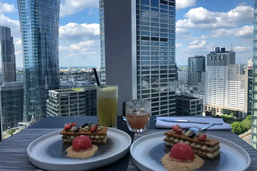Rooftop bar Warszawa panorama, restauracja z widokiem na Warszawę