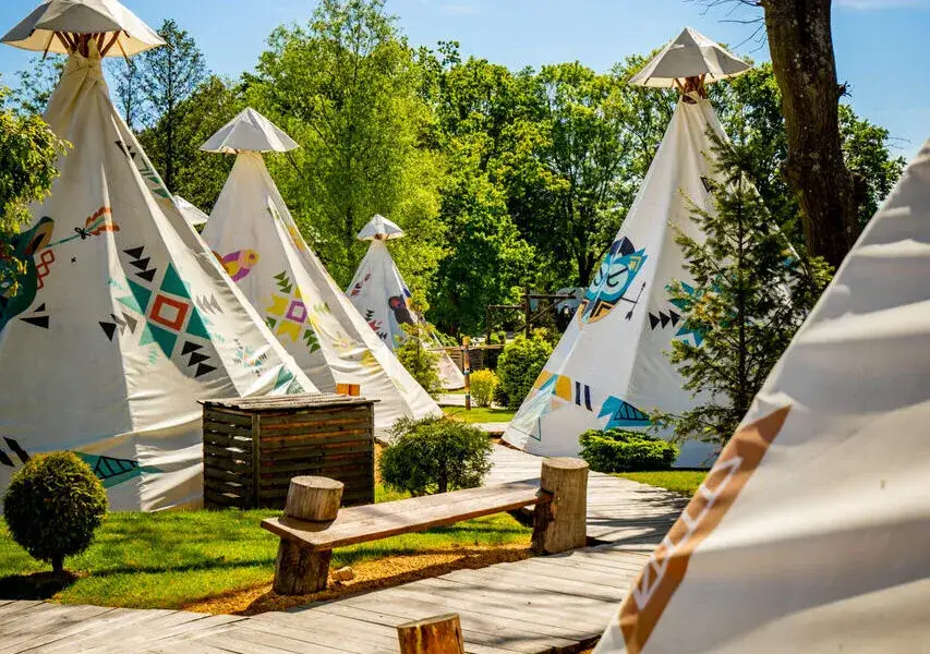 R&oacute;żne typy nocleg&oacute;w w okolicach Energylandii
